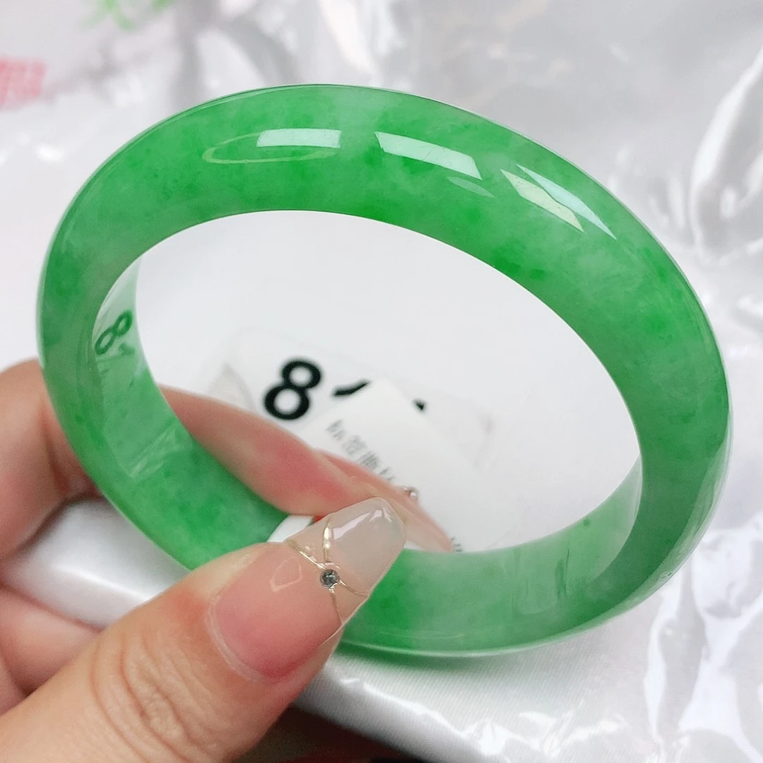 翡翠手镯未镶嵌抖音811