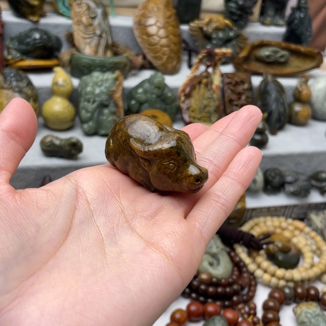 岫岩河磨玉（透闪石质玉）未镶嵌把件