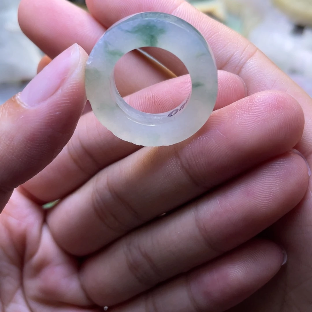 定制翡翠未镶嵌飘花戒指