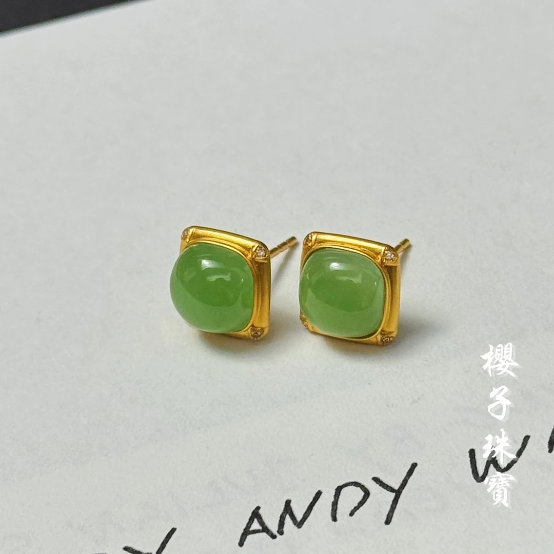 樱子 | 绿里 18K金镶苹果绿和田玉方糖时尚设计百搭耳钉*YZBE2582