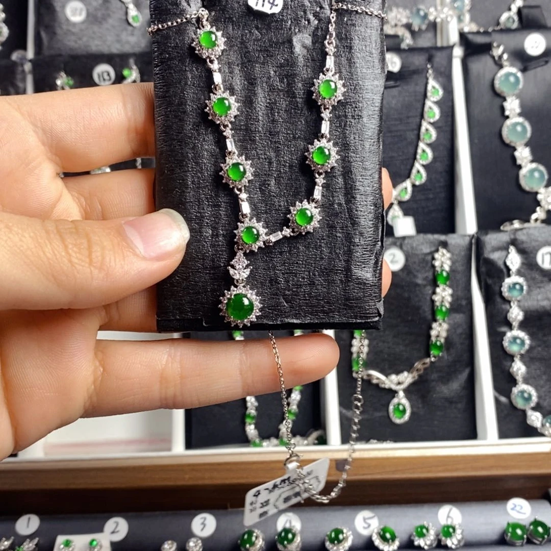 翡翠颈饰银S925镶嵌翡翠