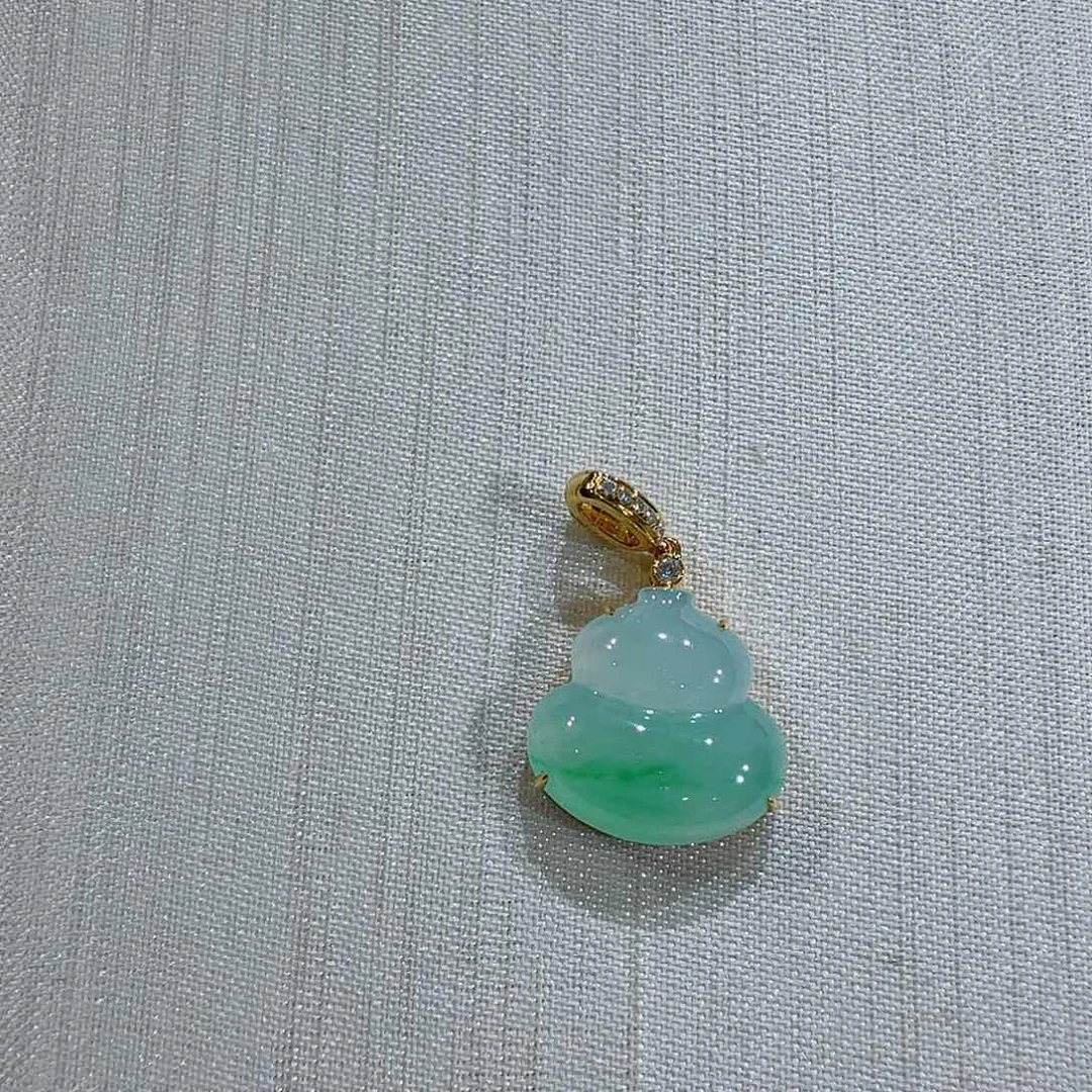 颈饰18K金镶嵌翡翠颈饰