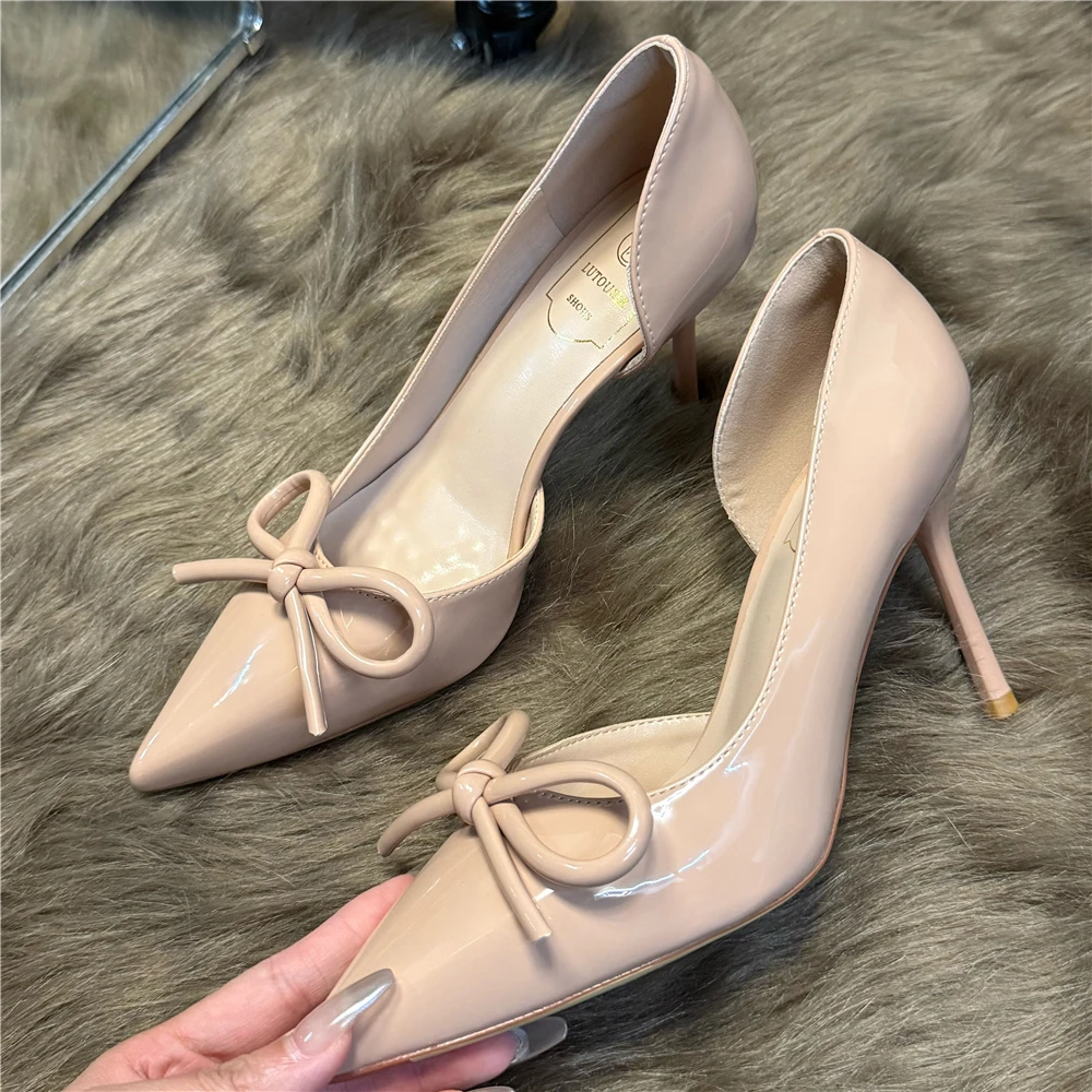 蝴蝶结侧空裸色高跟鞋女2025秋季新款尖头细跟漆皮气质百搭单鞋女