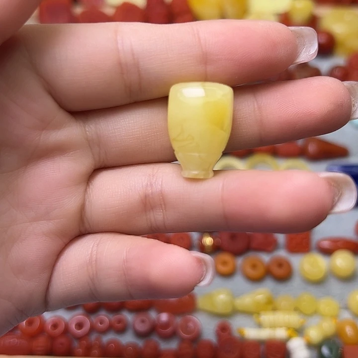 蜜蜡未镶嵌裸石卡13.5