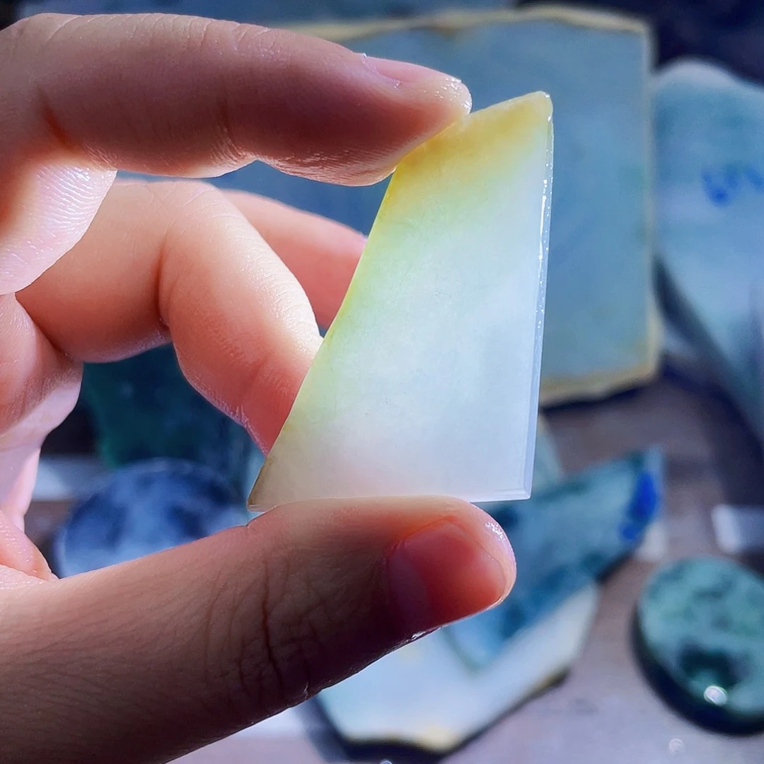 翡翠未镶嵌颈饰毛料54