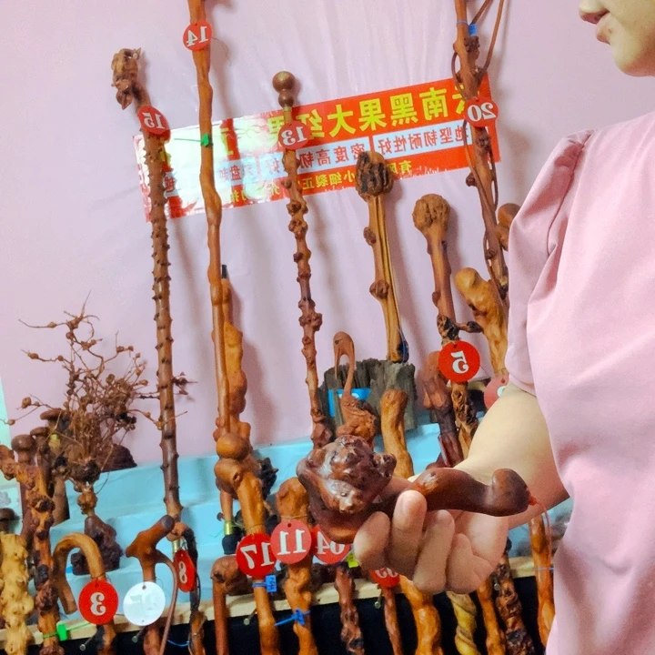 智***星今天早上六点起来看到一个男生