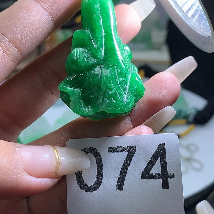 翡翠未镶嵌吊坠(赠链)翡翠