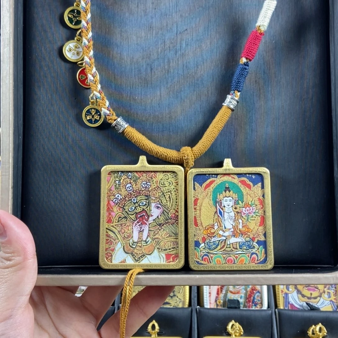 吊坠美丽的唐卡在这里结缘