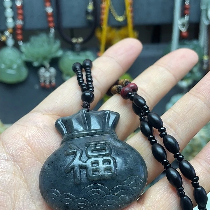 未镶嵌蛇纹石玉颈饰