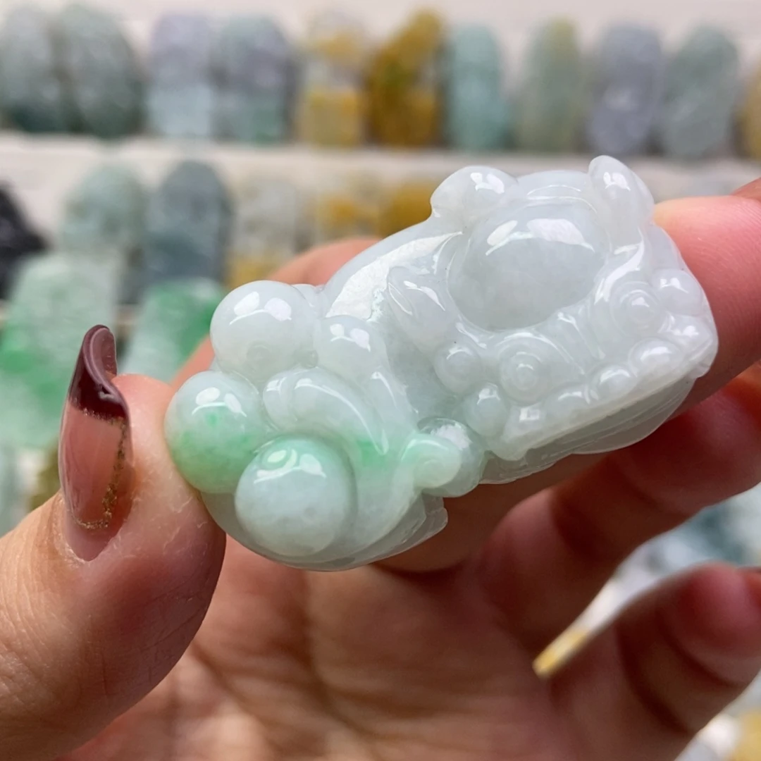 翡翠吊坠(赠链)未镶嵌