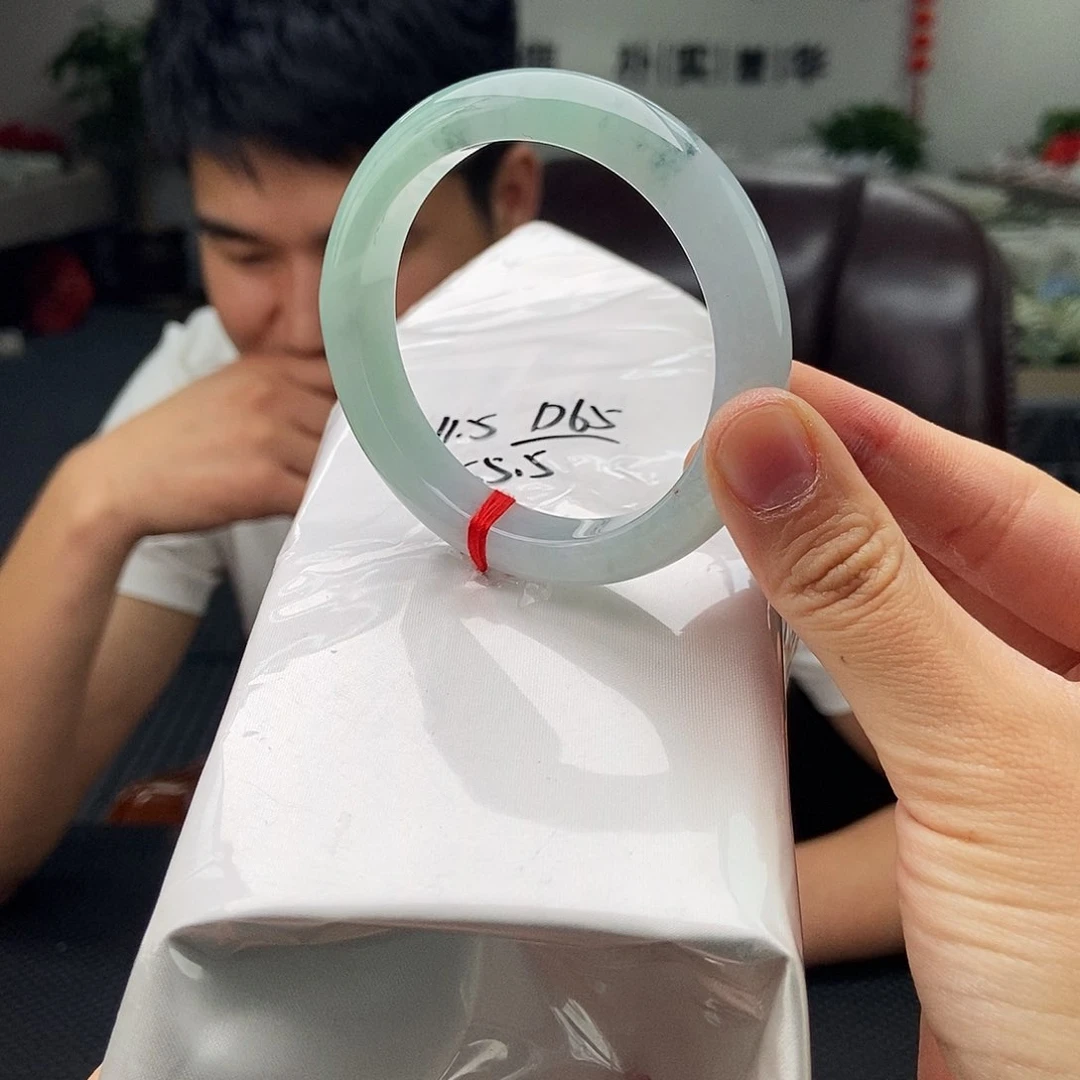 翡翠手镯未镶嵌拍一发一