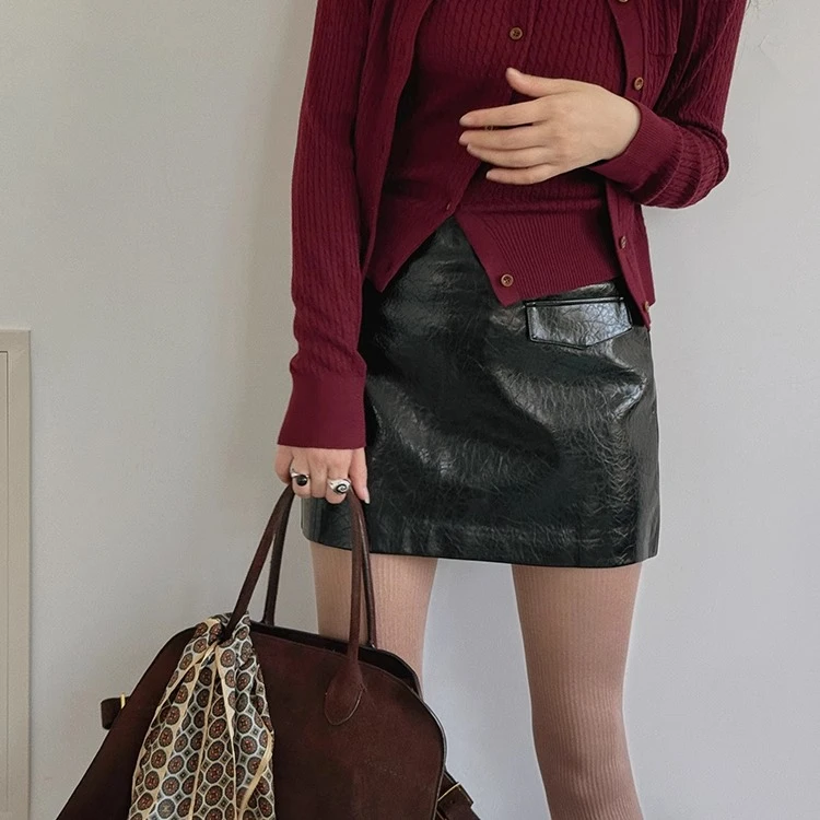 TOPCLOSET 时髦人B败法式复古不规则纹理油腊PU皮包臀短款半身裙