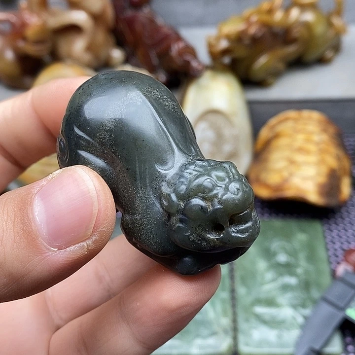 未镶嵌蛇纹石玉颈饰