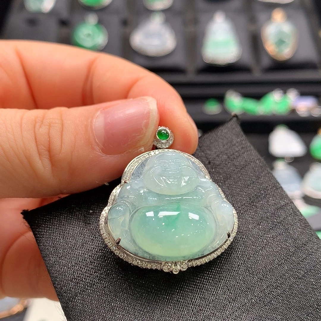 翡翠18K金镶嵌颈饰佛公