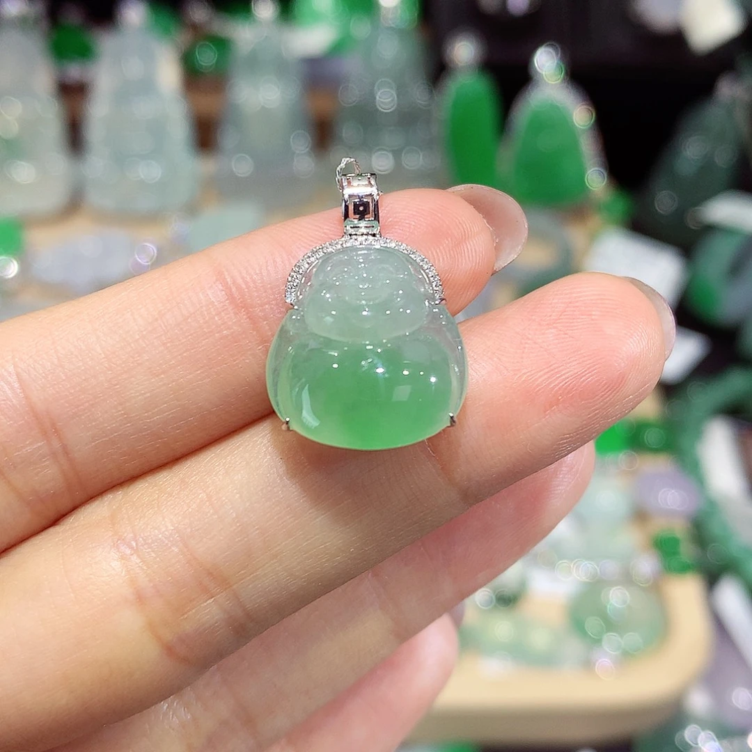 颈饰18K金镶嵌翡翠佛