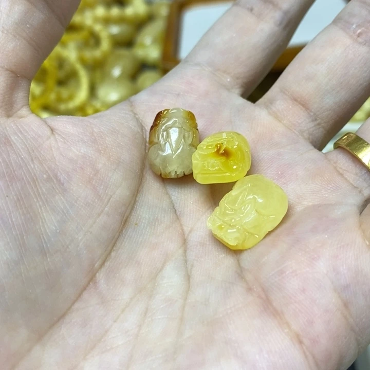 蜜蜡未镶嵌裸石多样性发货其一