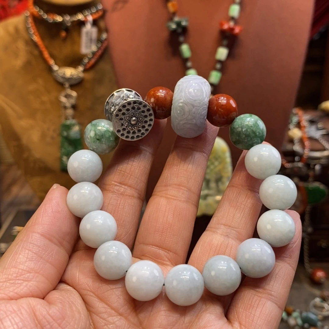 翡翠吊坠(赠链)未镶嵌