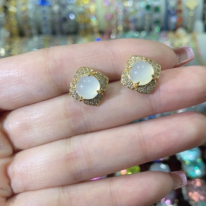 66锆石（处理）耳钉