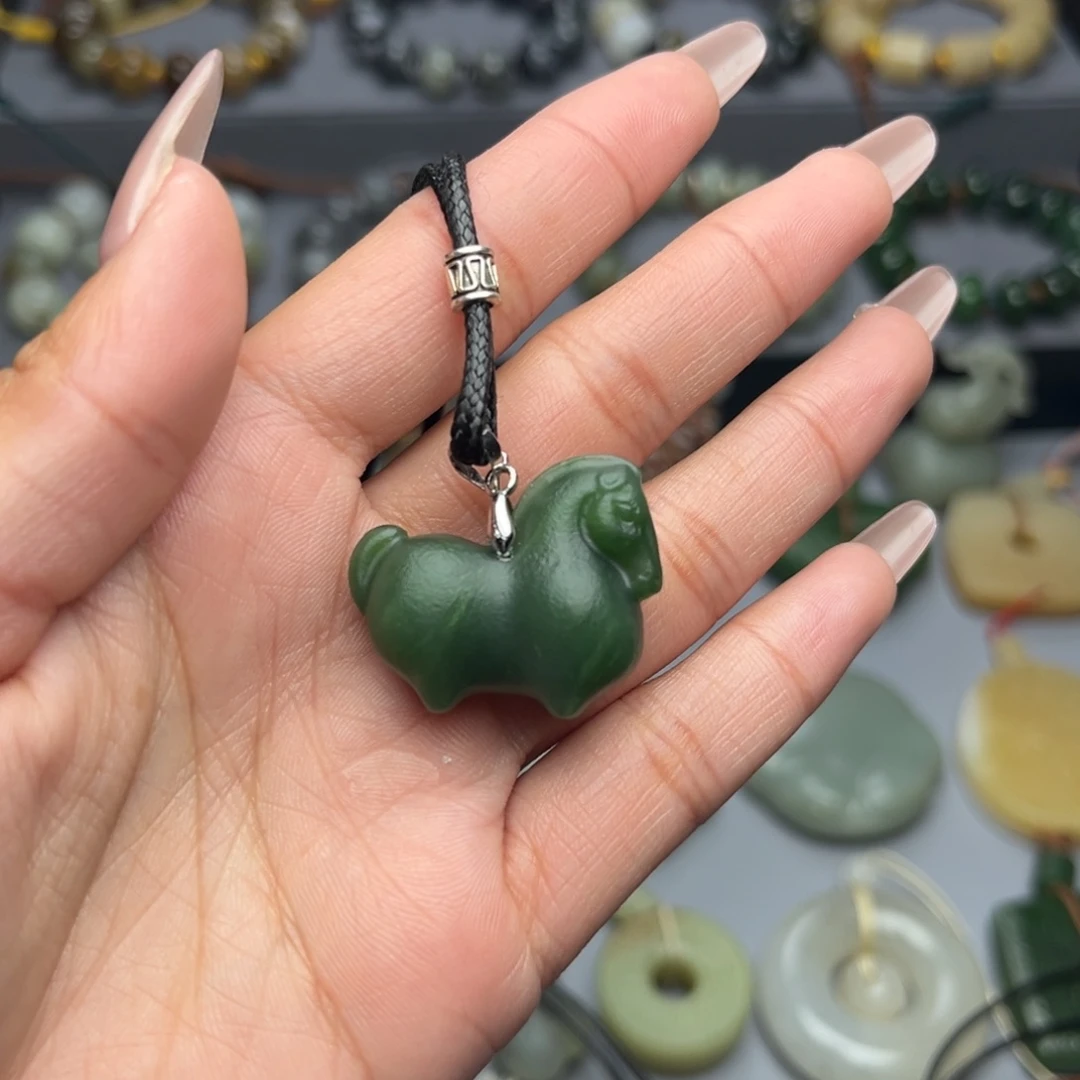 高***兴和田玉未镶嵌颈饰