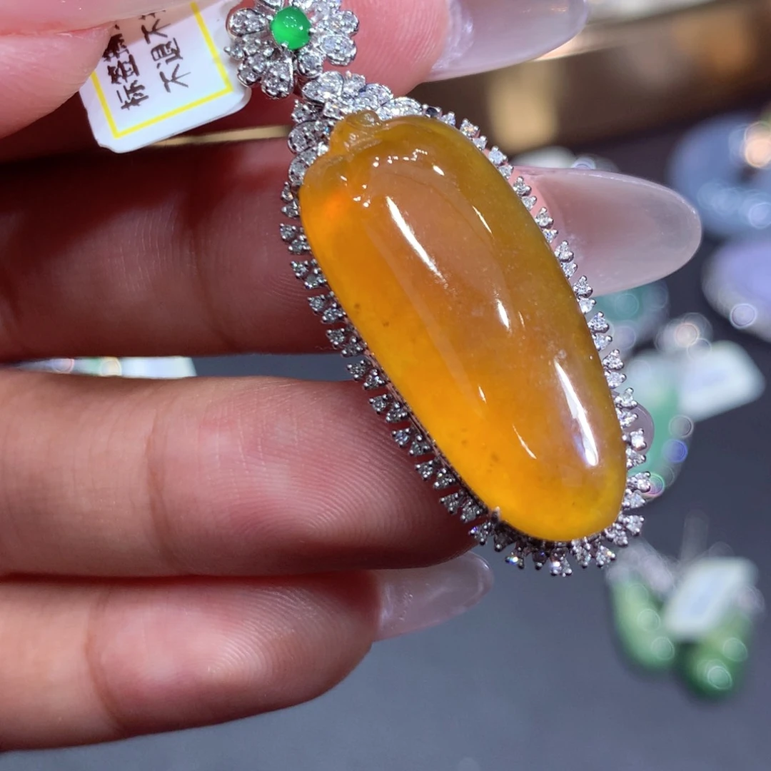 翡翠吊坠(赠链)18K金镶嵌