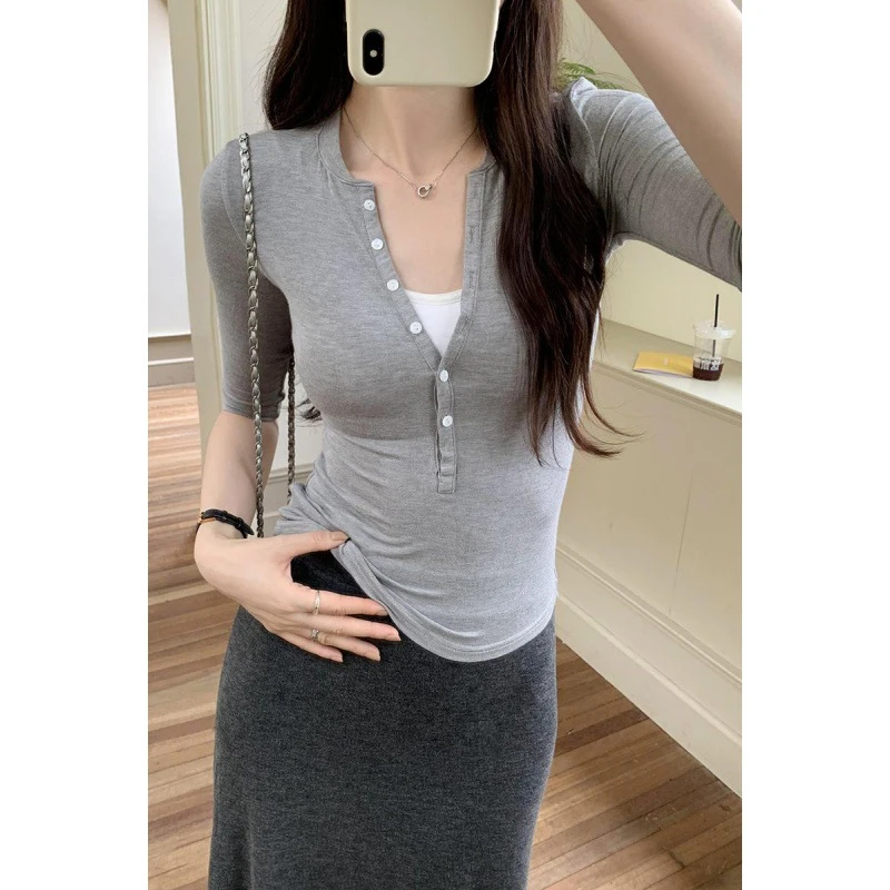 折扣美式半开领正肩中袖T恤女春秋品牌新款辣妹别致修身短上衣
