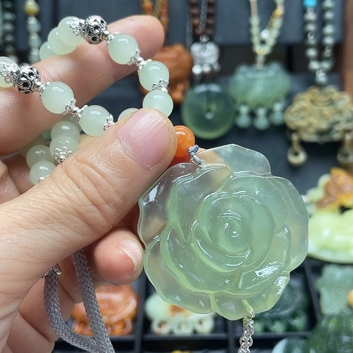 未镶嵌蛇纹石玉颈饰