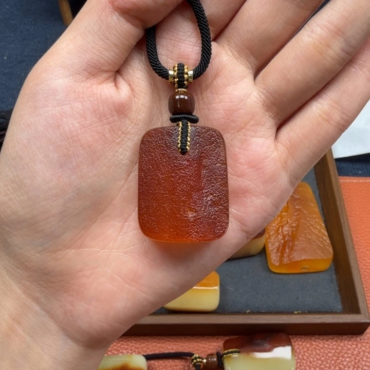 蜜蜡未镶嵌吊坠(赠链)