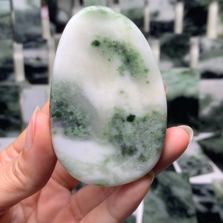 独山玉颈饰未镶嵌