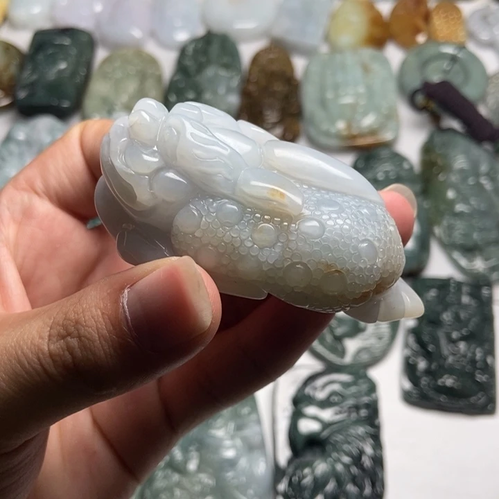 翡翠未镶嵌颈饰金蟾48