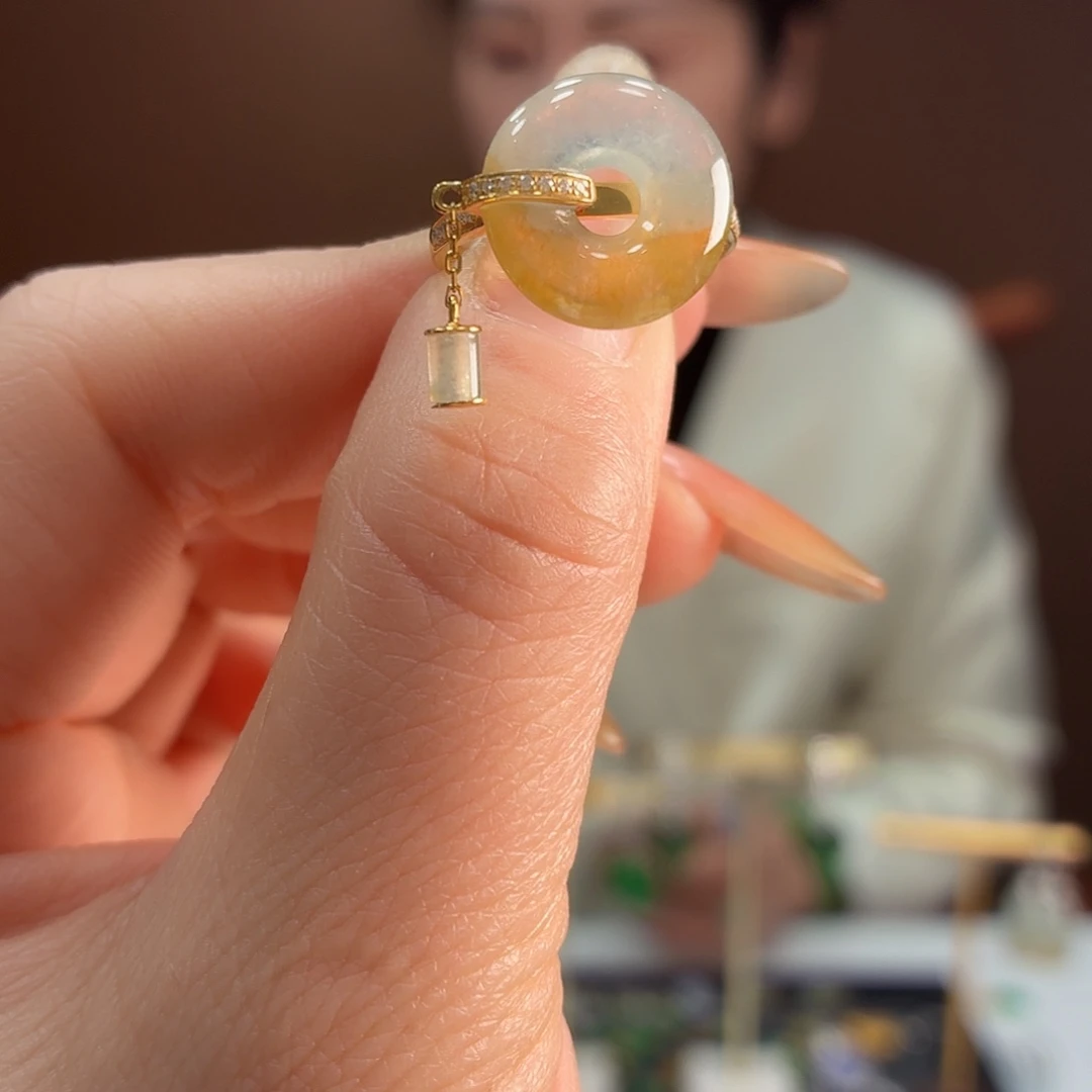 翡翠18K金镶嵌戒指