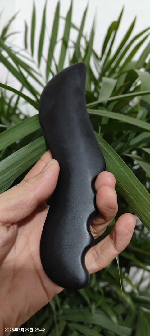 灵璧石无磁性手把件