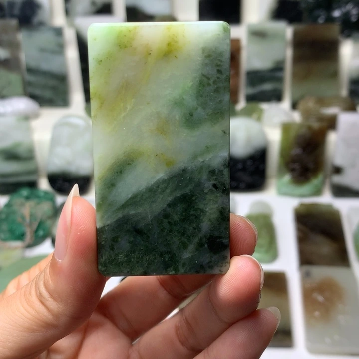 独山玉未镶嵌颈饰