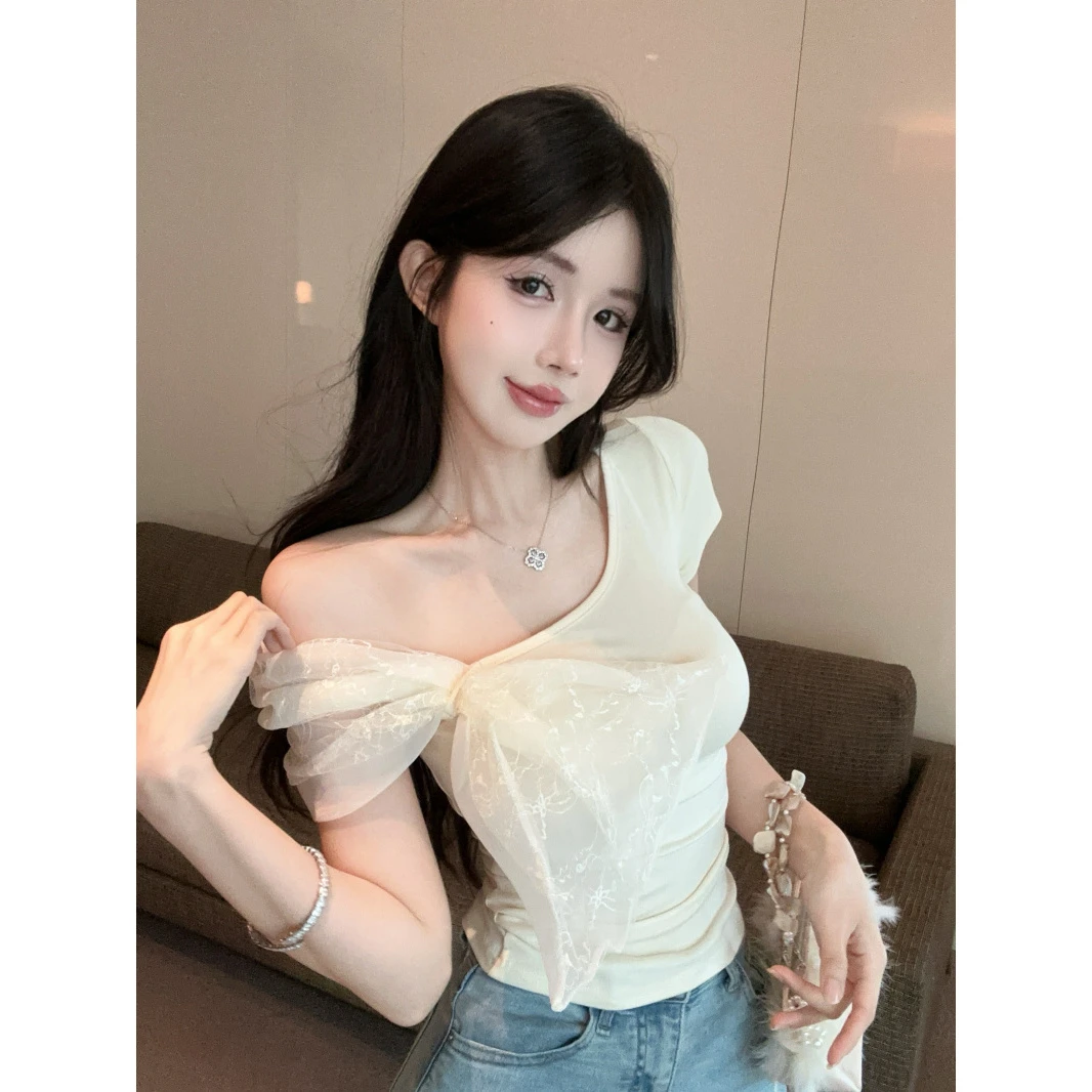 法式甜美蕾丝蝴蝶结露肩短袖t恤女夏高级设计感收腰短款斜肩上衣