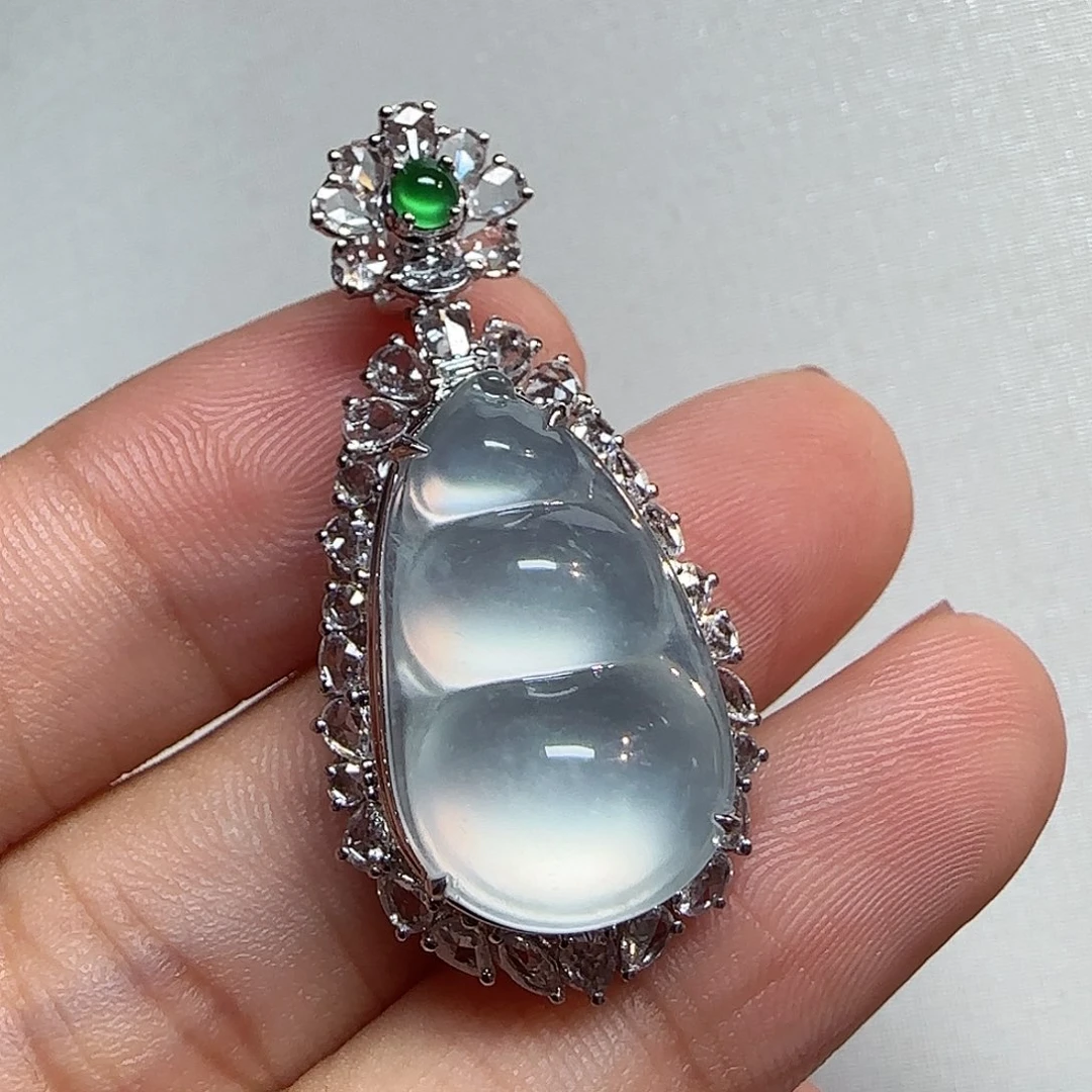 翡翠18K金镶嵌吊坠(不含链)福豆