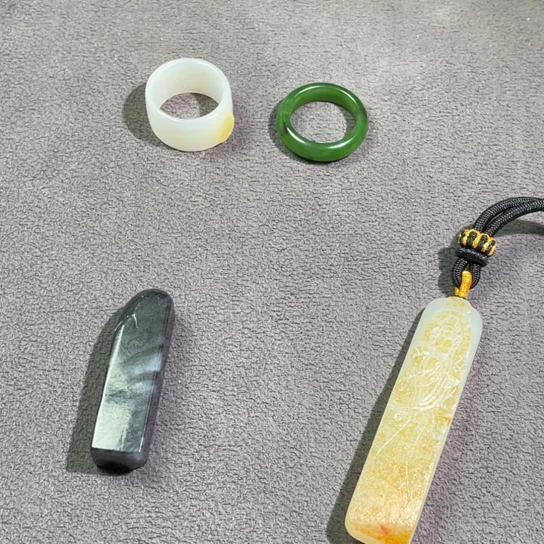 颈饰未镶嵌和田玉