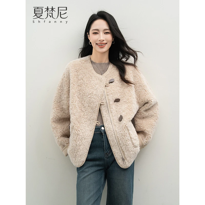 夏梵尼左岸呢语2025年秋冬新款拉链不规则扣子小香风羊羔毛短外套