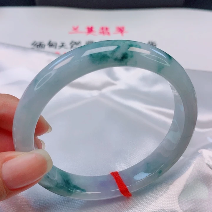翡翠手镯未镶嵌62圈