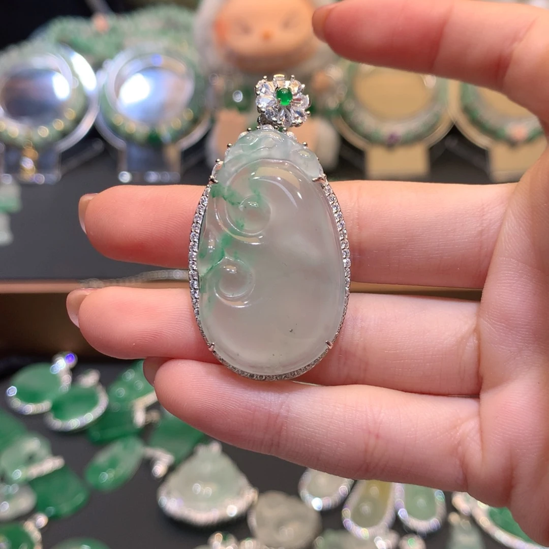 石英质玉（非洲翠）银S925镶嵌颈饰药**地如意