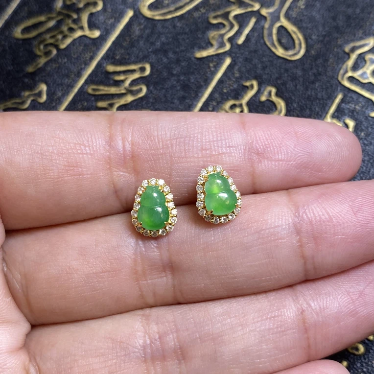 18K金镶嵌绿葫芦翡翠耳钉