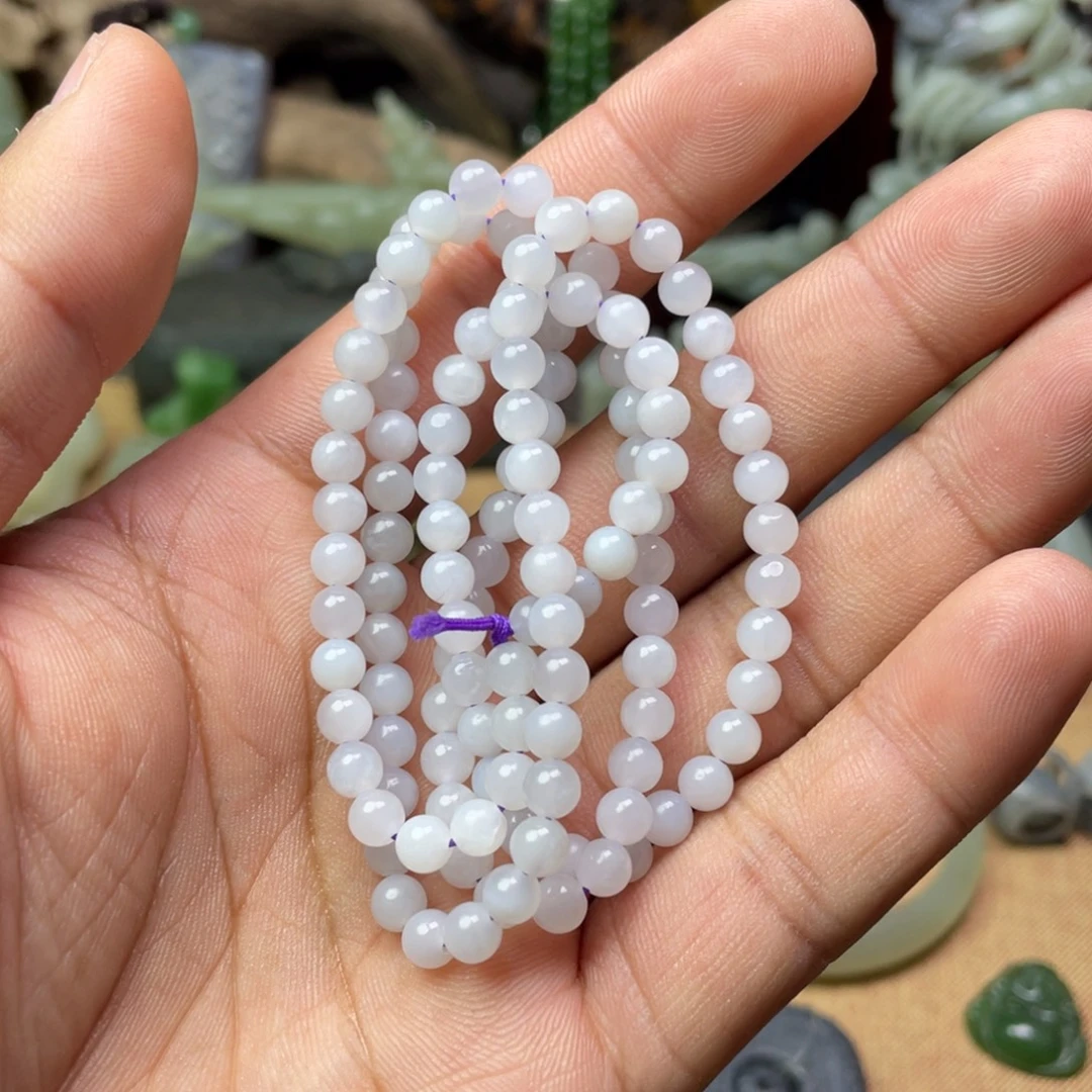 小***妈和田玉未镶嵌颈饰