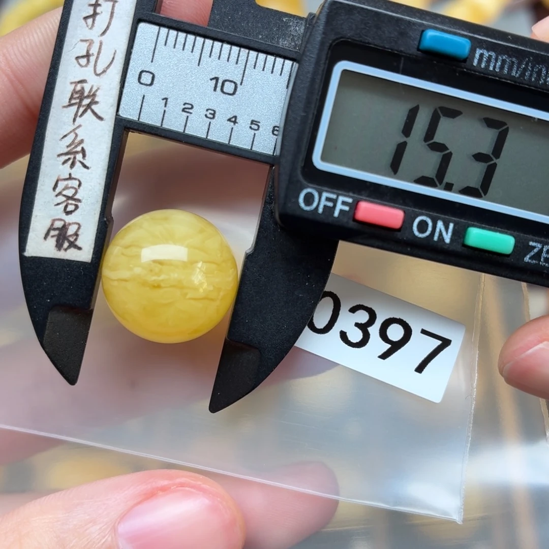 哦***…琥珀未镶嵌裸石蜜蜡微瑕