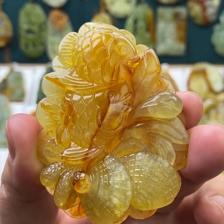 蛇纹石玉未镶嵌颈饰鱼牌