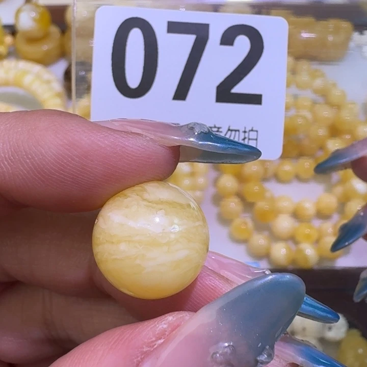 裸石琥珀未镶嵌15瑕疵
