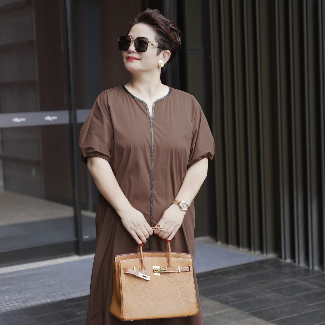 向红同学2025夏季新款气质棕调雅行优雅V领时尚大码连衣裙0502