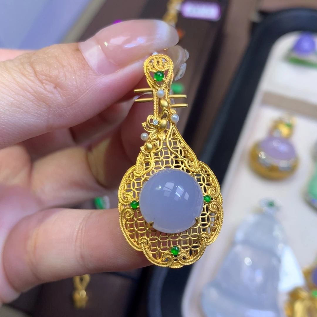 翡翠18K金镶嵌颈饰