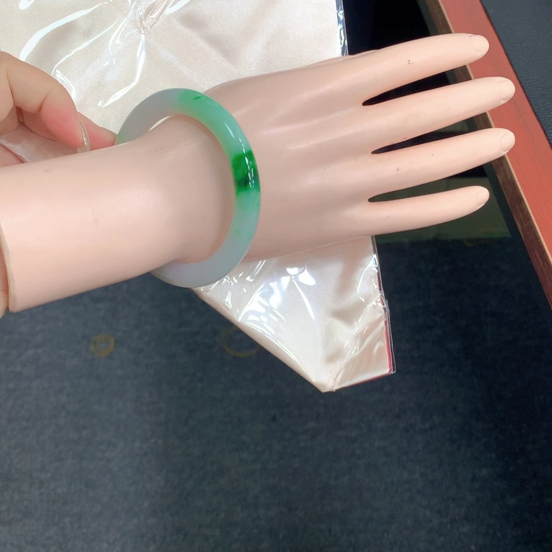 翡翠未镶嵌手镯翡翠