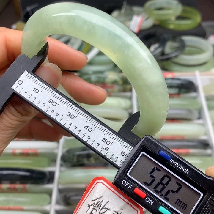 蛇纹石玉未镶嵌手镯874