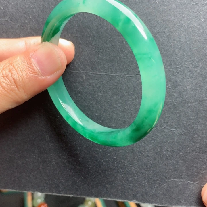 未镶嵌手镯石英质玉