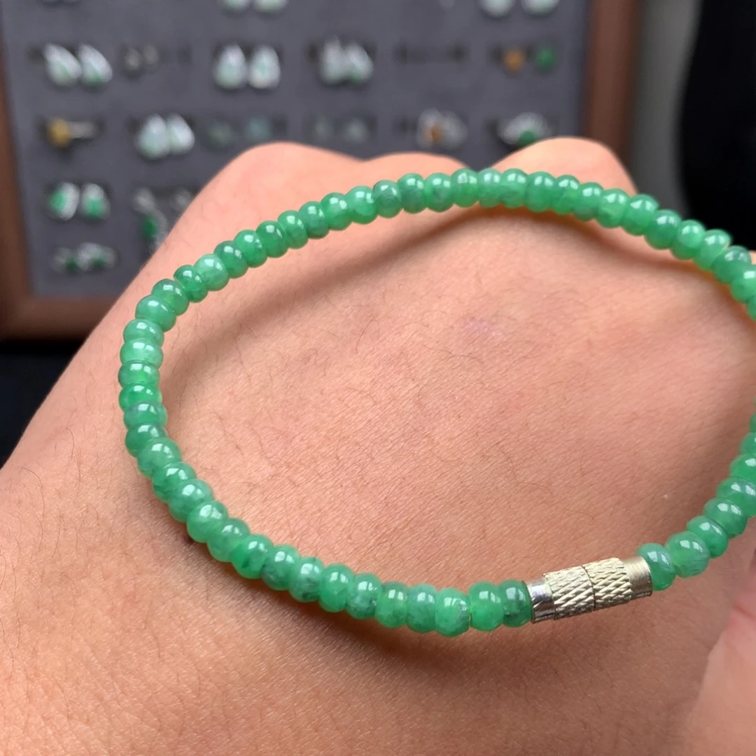 翡翠未镶嵌颈饰你是