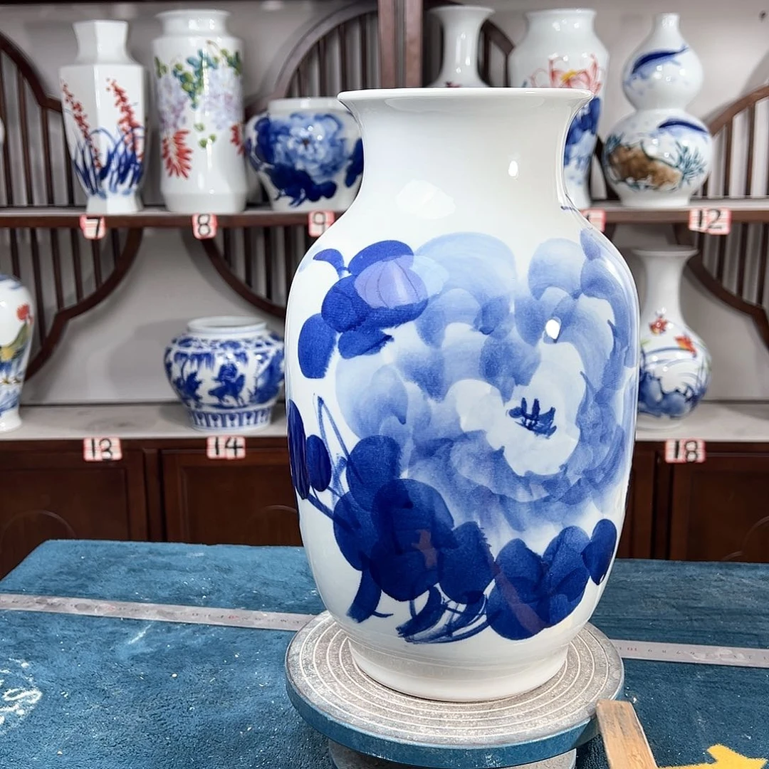 摆件景德镇陶瓷大冬青牡